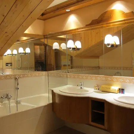 Les Ducs De Savoie Hotel